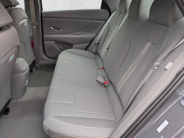 2025 Hyundai Elantra Blue - Photo 16