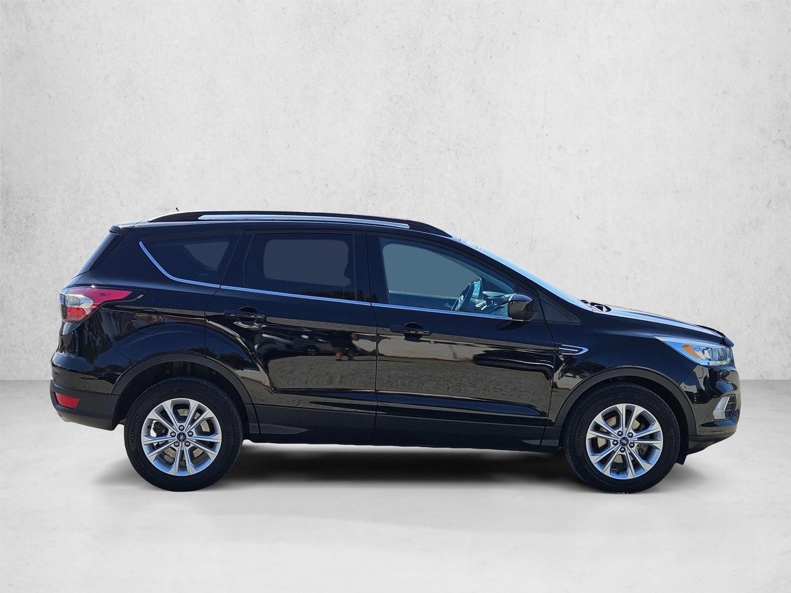 2017 Ford Escape SE photo 4