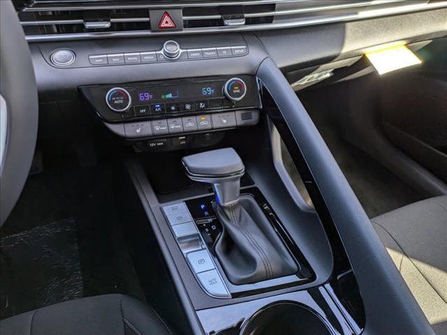 2025 Hyundai Elantra SEL - Photo 14