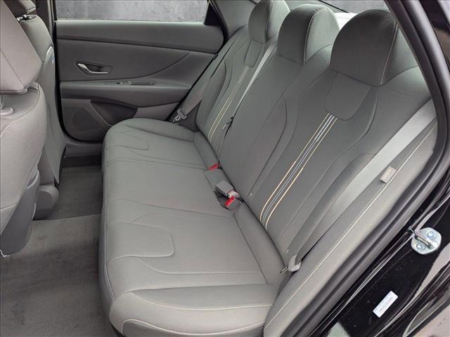 2025 Hyundai Elantra Blue - Photo 15