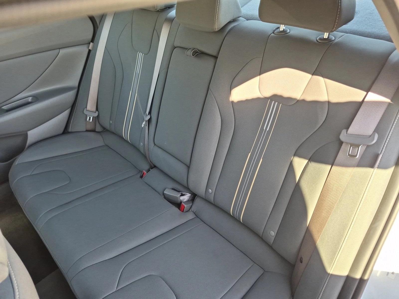 2026 Hyundai Elantra SEL - Photo 17