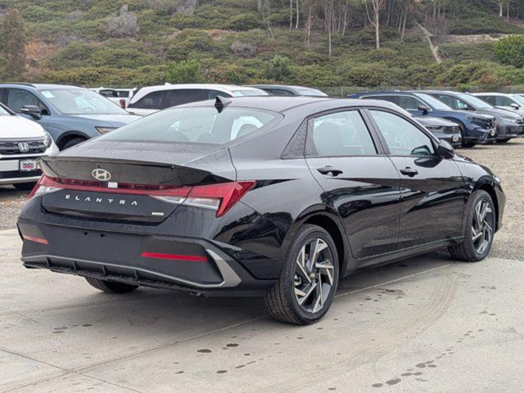 New 2025 Hyundai Elantra Hybrid SEL Sport Sedan