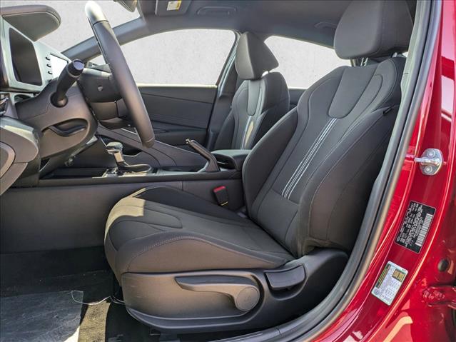 2025 Hyundai Elantra SEL Sport photo 4