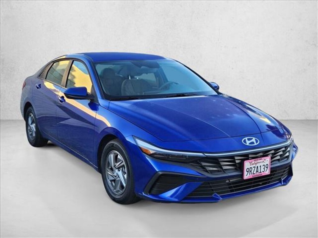 Used 2025 Hyundai Elantra SE Sedan