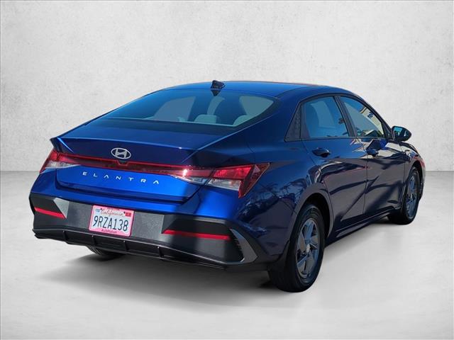 2025 Hyundai Elantra SE photo 5