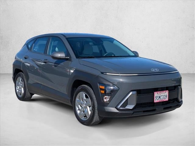 2025 Hyundai Kona SE photo 3