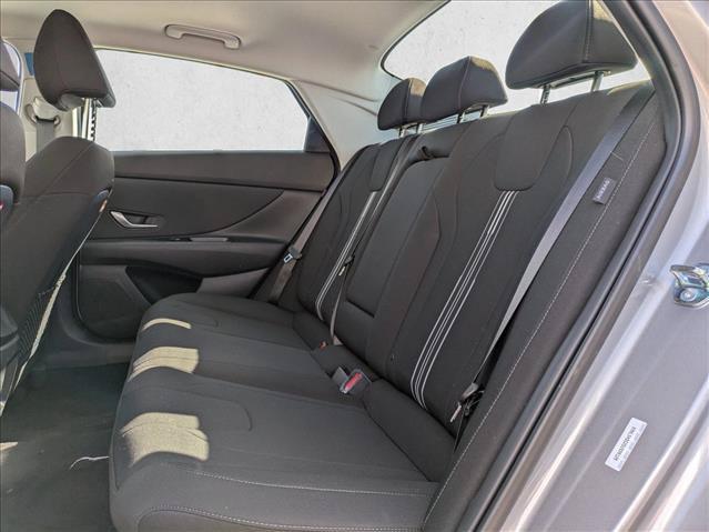 2025 Hyundai Elantra SEL - Photo 16