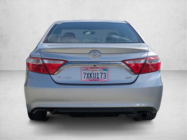2017 Toyota Camry SE photo 6
