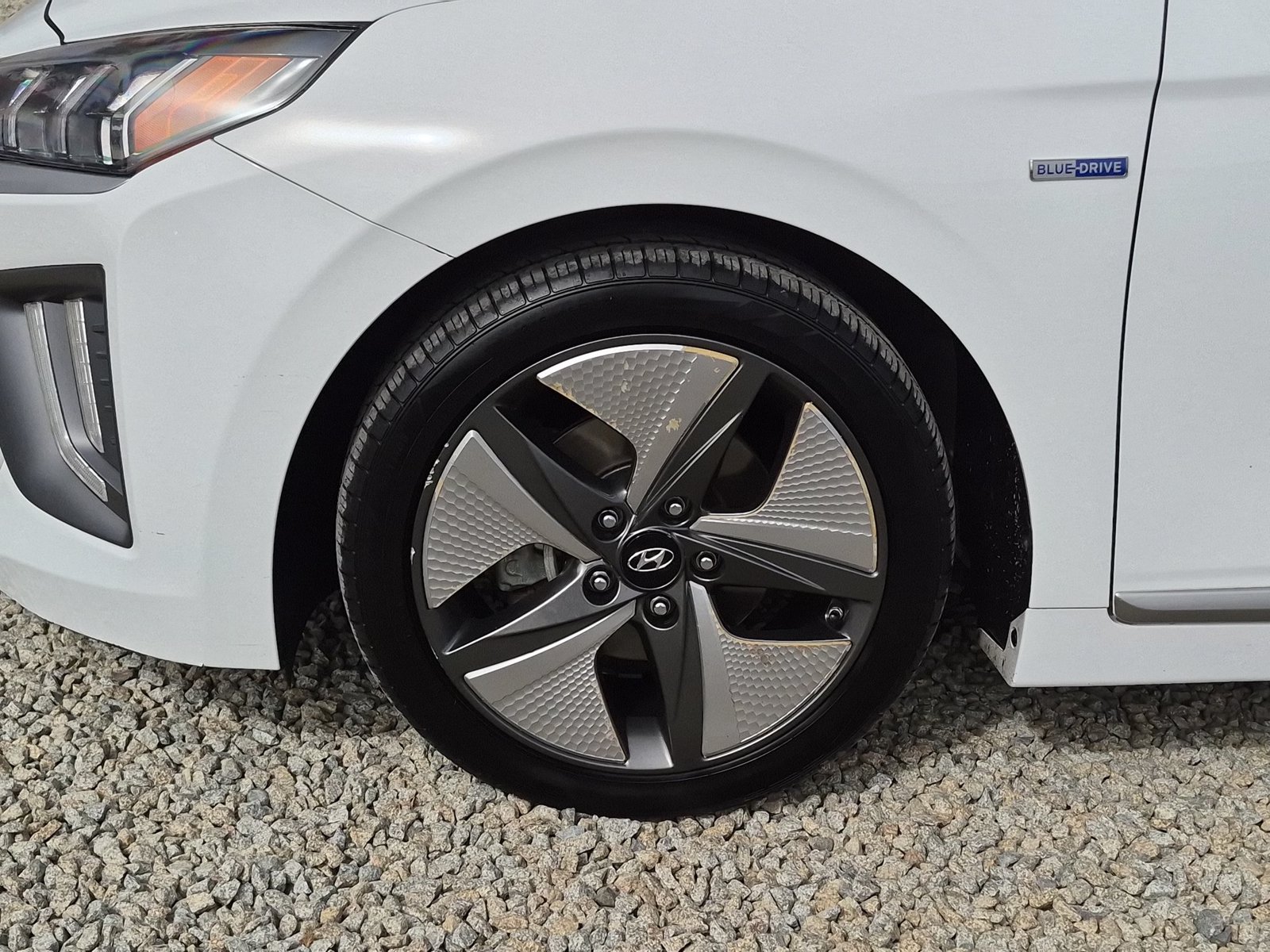 2020 Hyundai IONIQ Limited - Photo 22