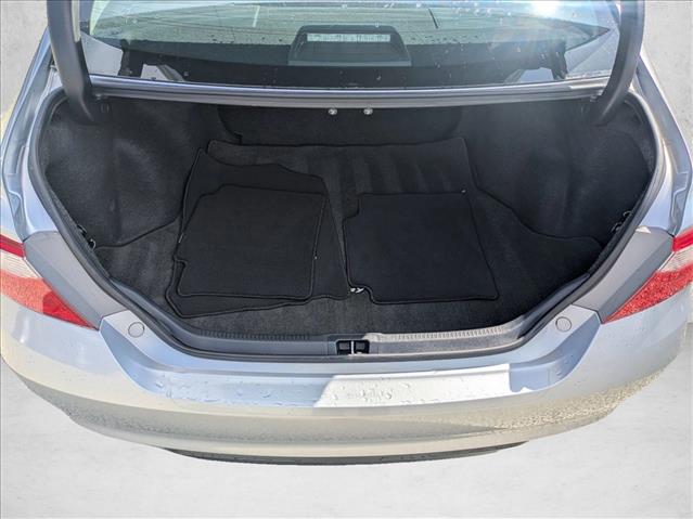 2017 Toyota Camry SE photo 5