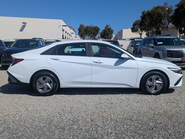 2025 Hyundai Elantra SE photo 4