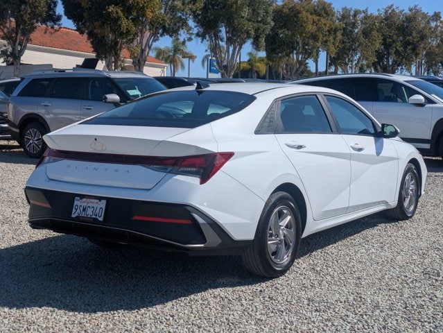 2025 Hyundai Elantra SE photo 5