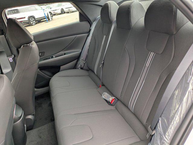 2025 Hyundai Elantra Blue - Photo 15