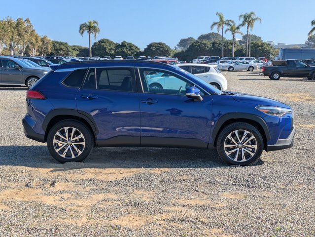 2024 Toyota Corolla Cross XLE photo 4