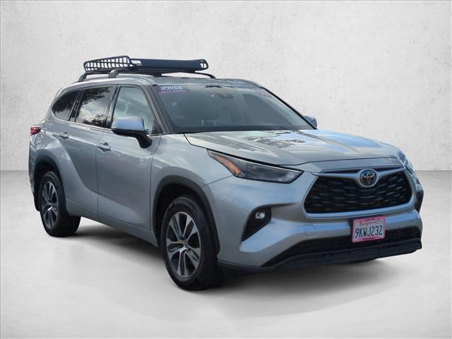 2022 Toyota Highlander XLE photo 2