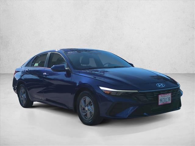 2025 Hyundai Elantra SE photo 3