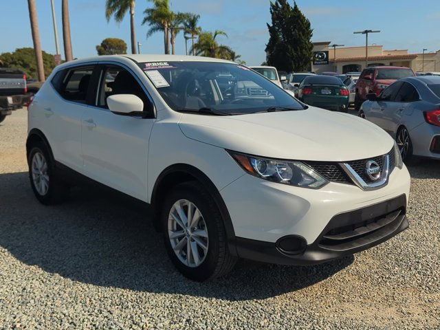 2018 Nissan Rogue Sport S photo 2