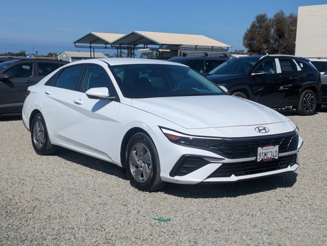 2025 Hyundai Elantra SE photo 3