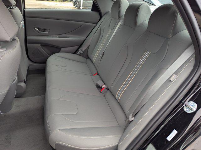 2025 Hyundai Elantra Blue - Photo 15