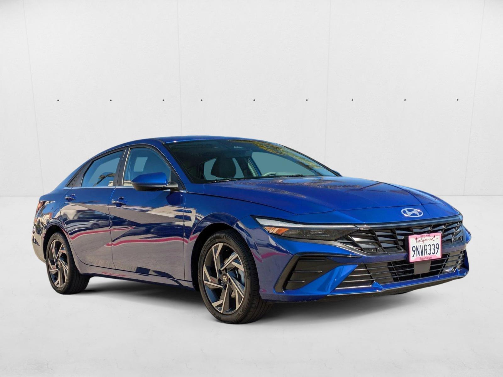 2024 Hyundai Elantra SEL Convenience photo 3