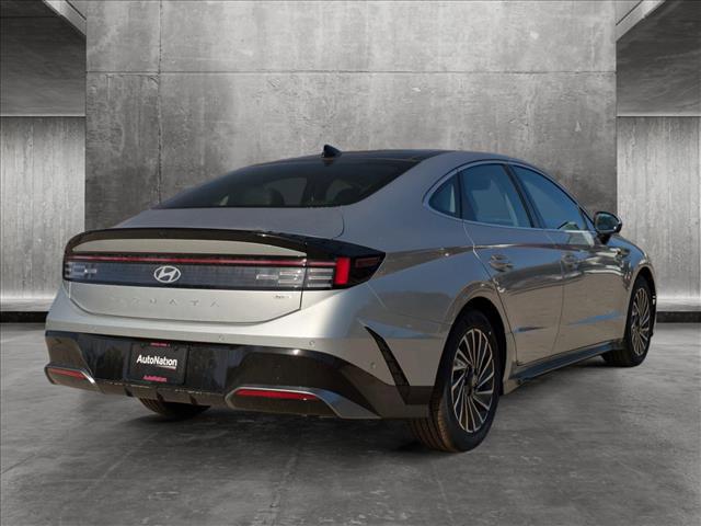 2025 Hyundai Sonata Hybrid Limited photo 2