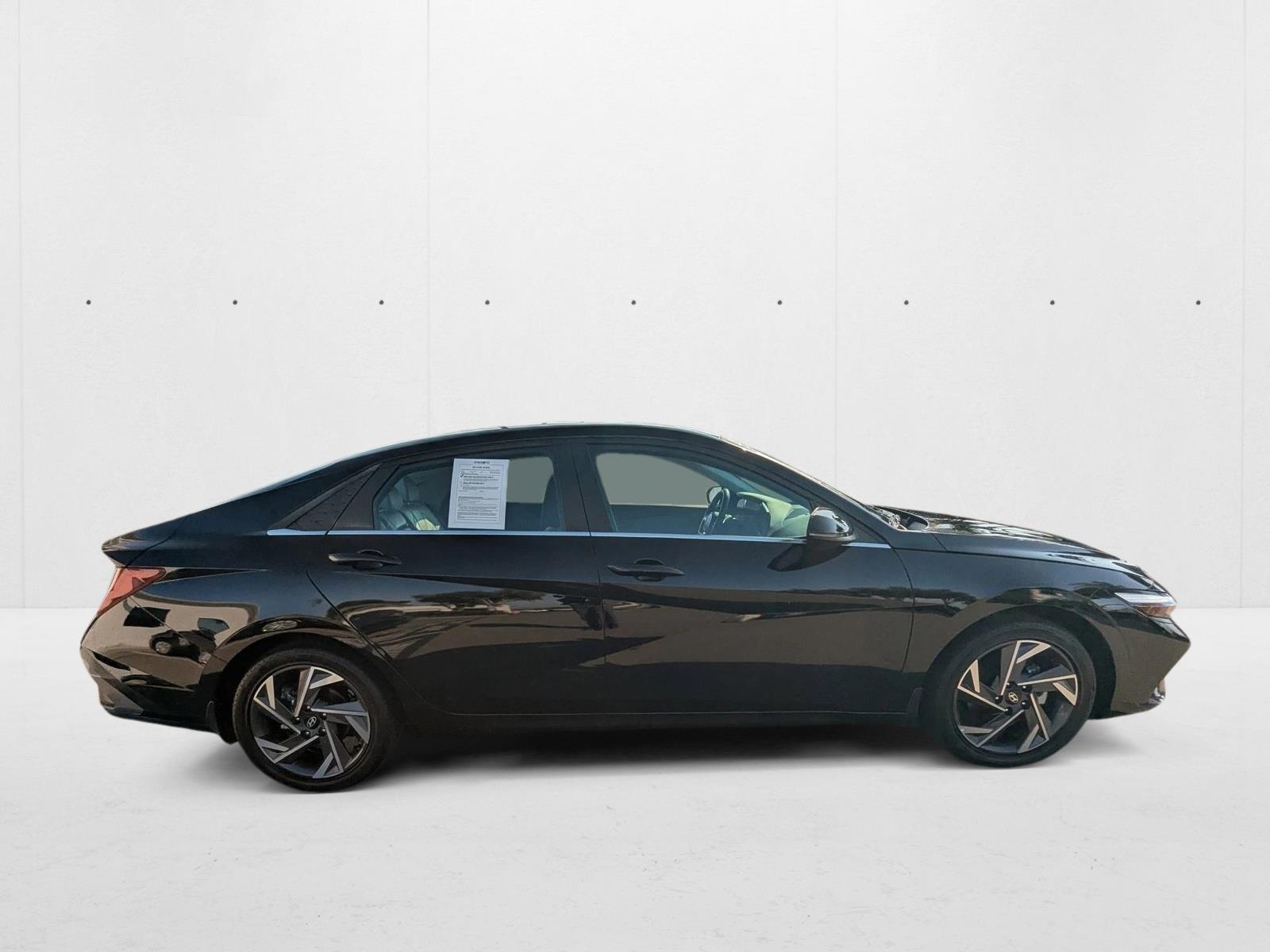 2024 Hyundai Elantra Hybrid Limited photo 4
