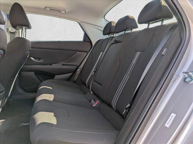 2025 Hyundai Elantra SEL - Photo 16