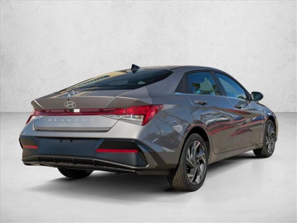 New 2025 Hyundai Elantra SEL Convenience Sedan