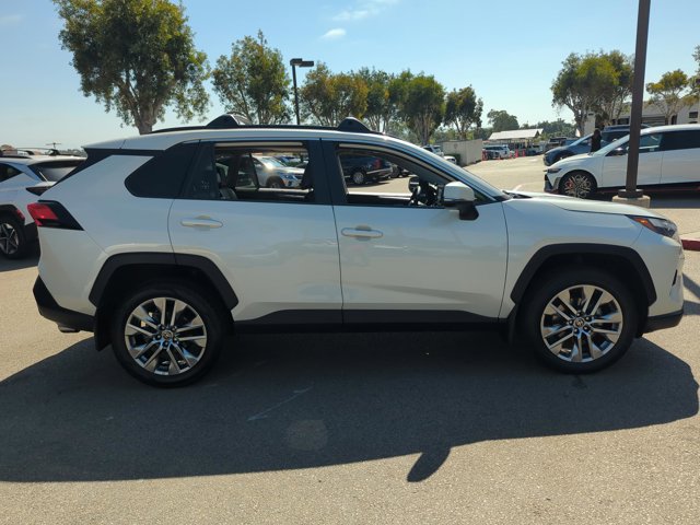 2022 Toyota RAV4 XLE Premium photo 3