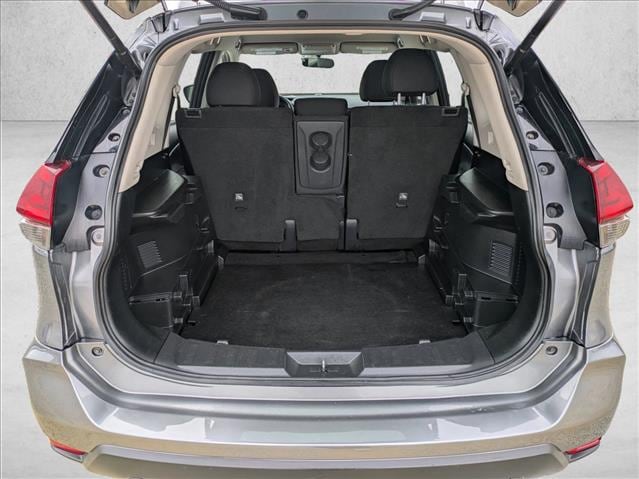 2018 Nissan Rogue SV photo 5