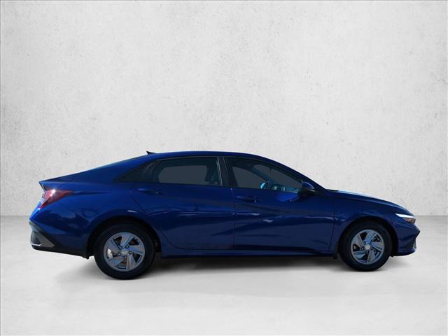 2025 Hyundai Elantra SE photo 4