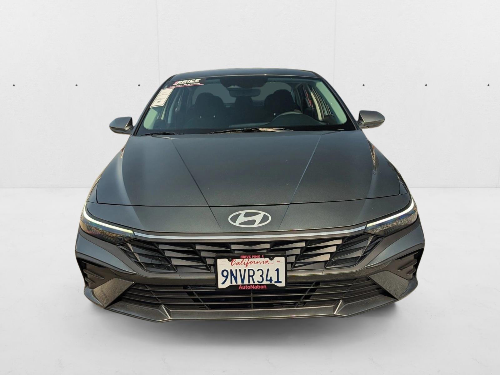 2025 Hyundai Elantra SE photo 2
