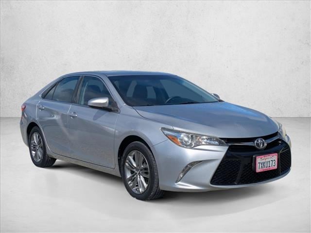 2017 Toyota Camry SE photo 2