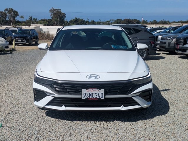 2025 Hyundai Elantra SE photo 2