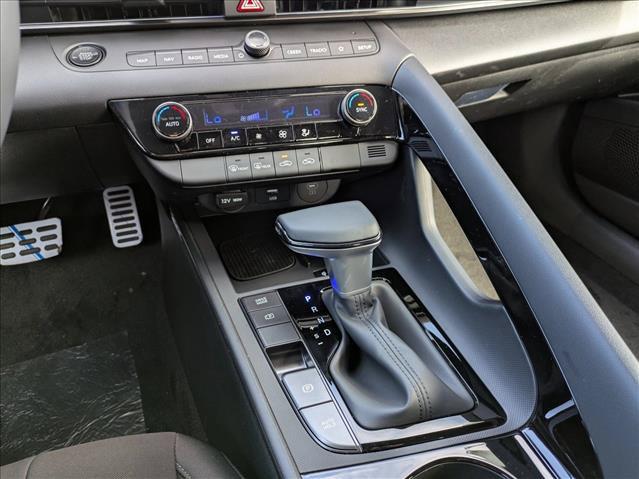 2025 Hyundai Elantra Blue - Photo 14