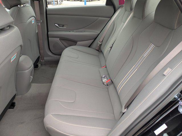 2025 Hyundai Elantra Blue - Photo 15