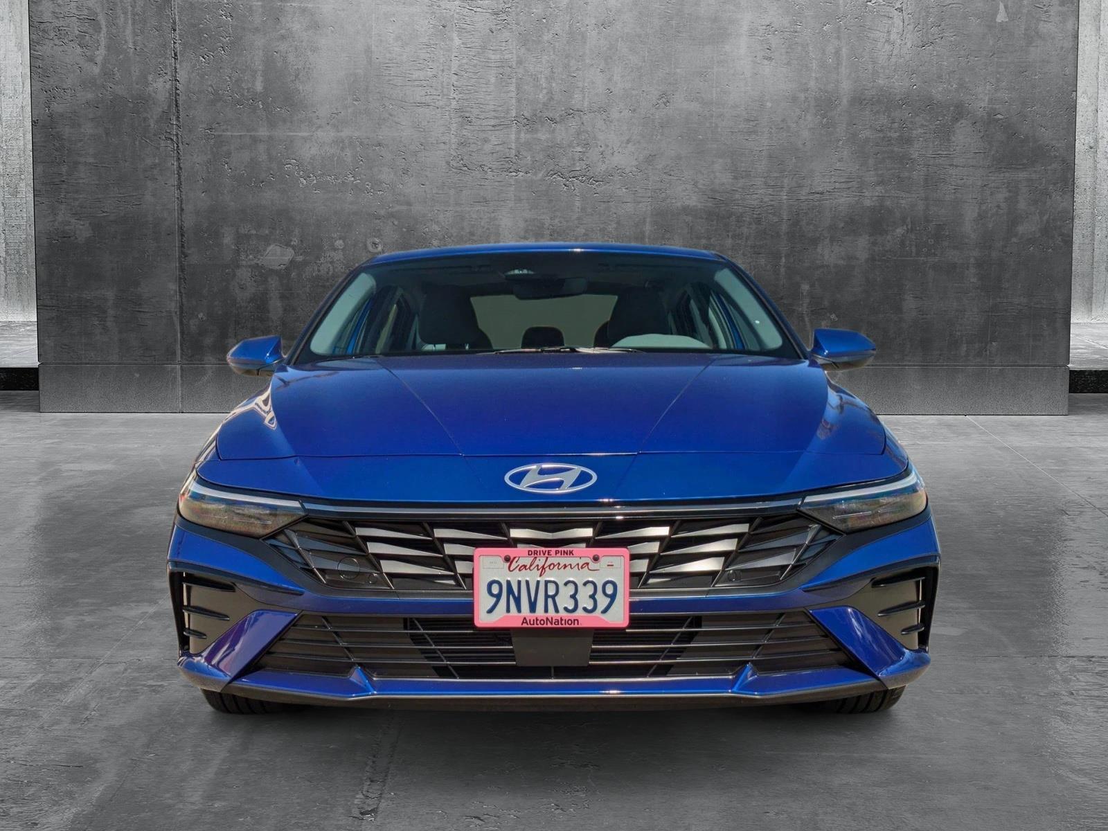 2024 Hyundai Elantra SEL Convenience photo 2