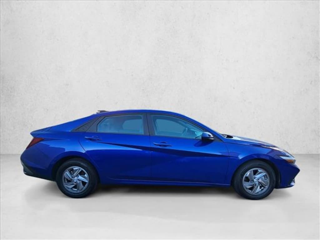 Used 2025 Hyundai Elantra SE Sedan