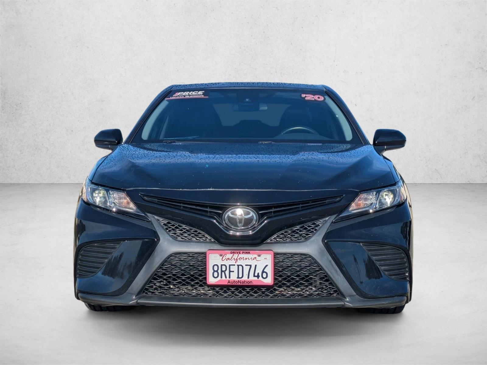 2020 Toyota Camry SE photo 2