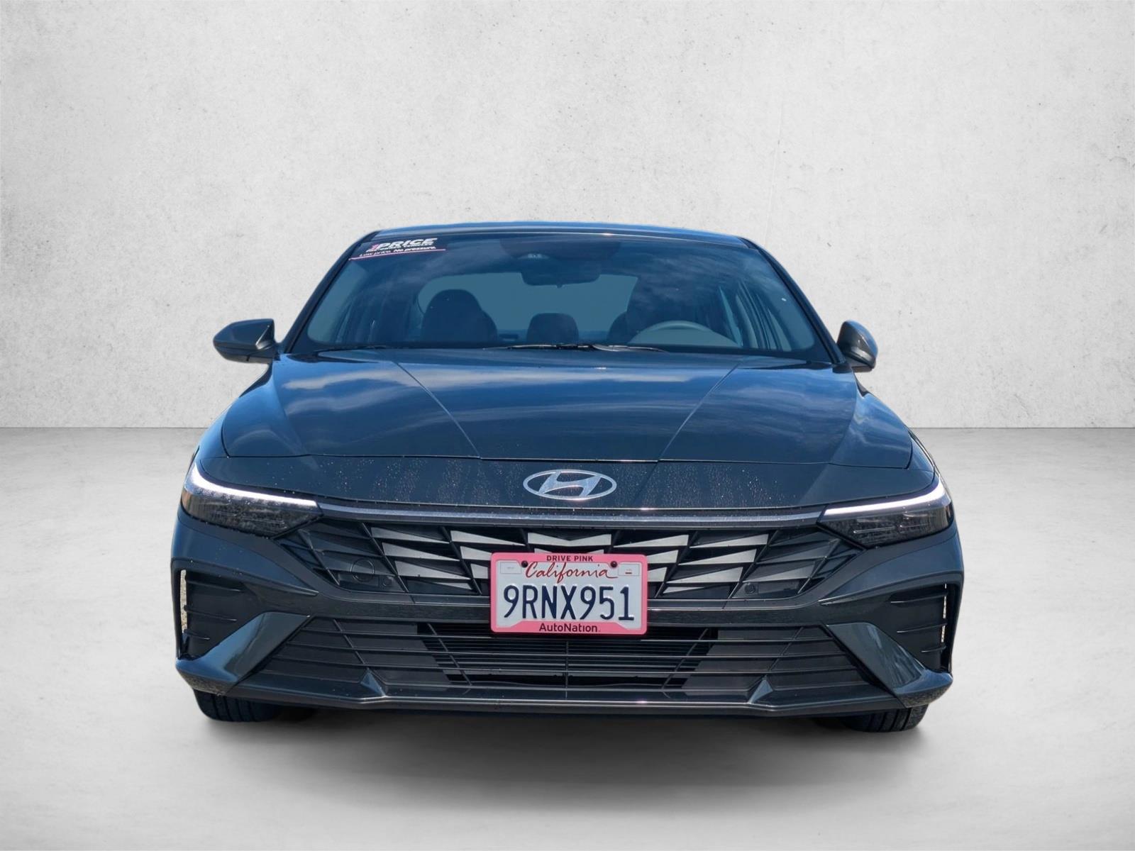 2025 Hyundai Elantra SE photo 2