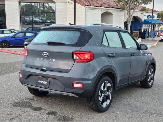 2025 Hyundai Venue SEL photo 2