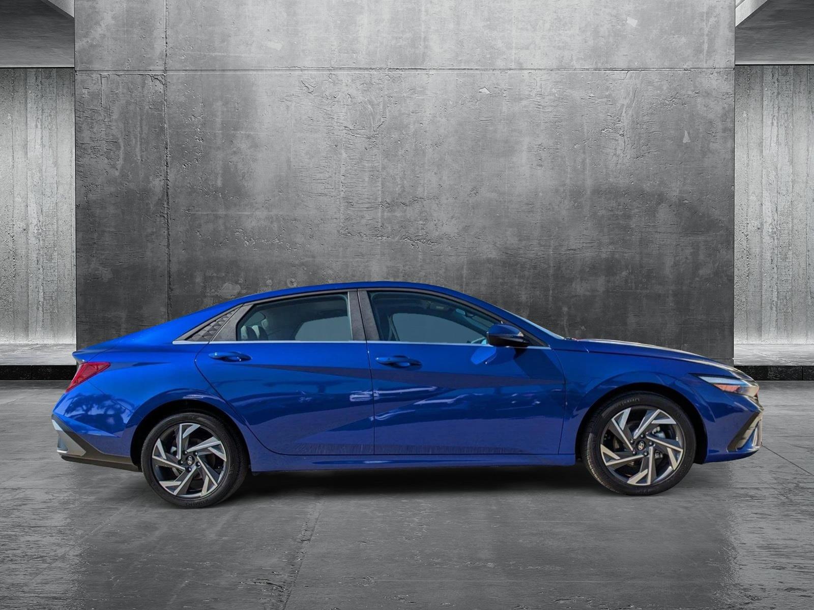 2024 Hyundai Elantra SEL Convenience photo 4