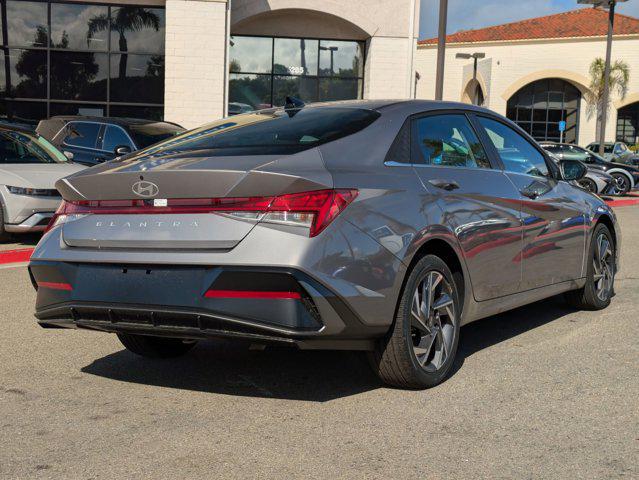 2025 Hyundai Elantra SEL Convenience photo 2