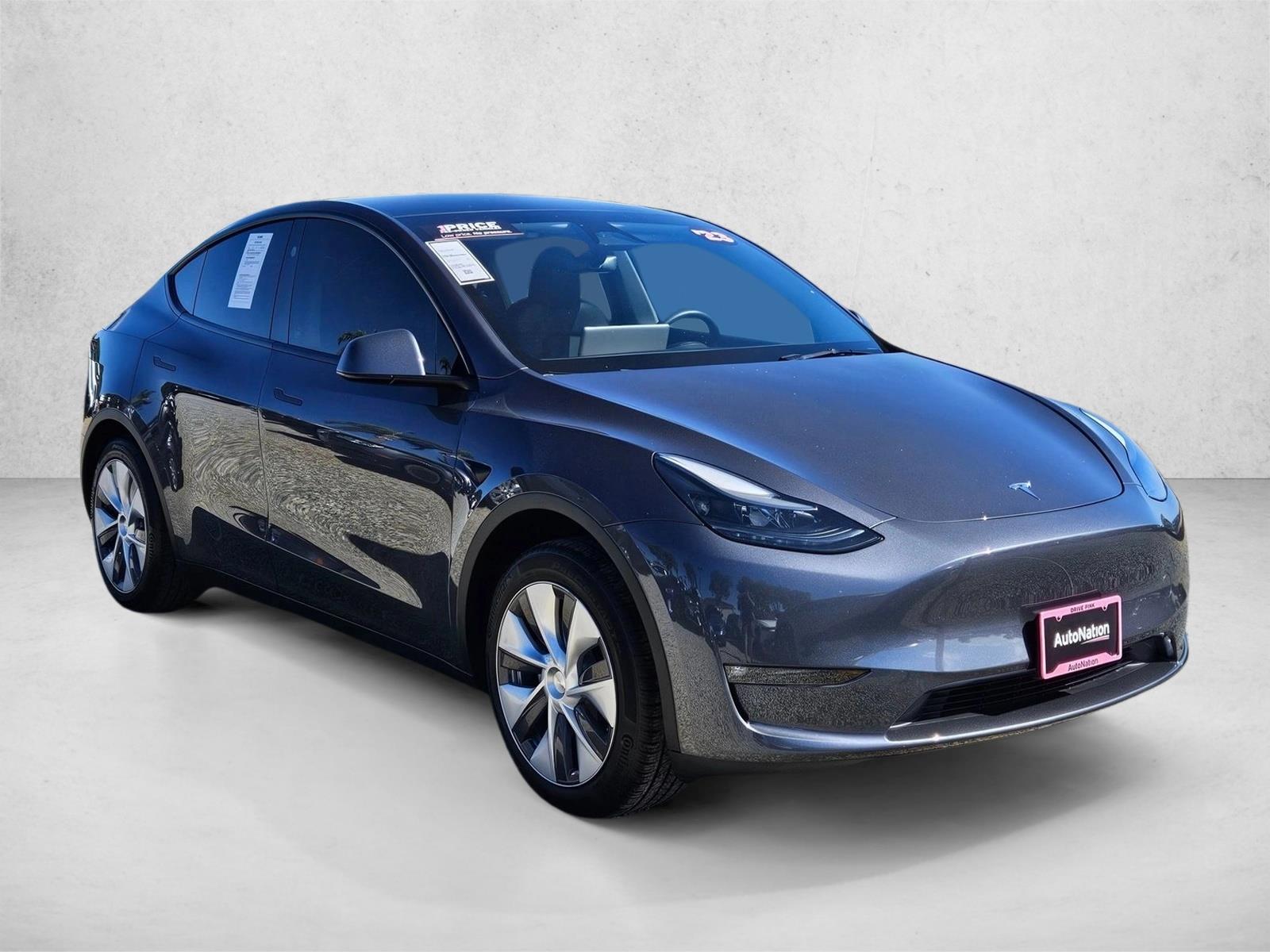 2023 Tesla Model Y photo 3