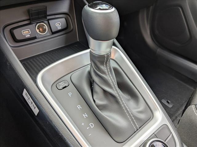 2025 Hyundai Venue SEL - Photo 16
