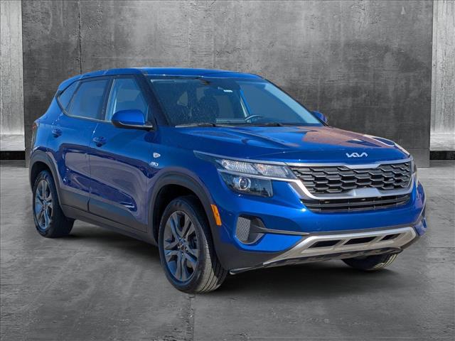 2023 Kia Seltos LX photo 3