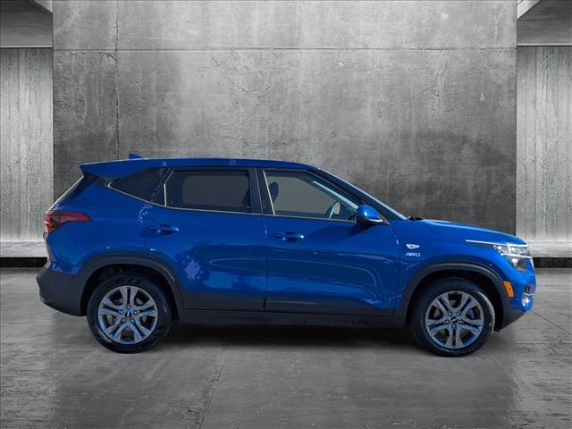 2023 Kia Seltos LX photo 4