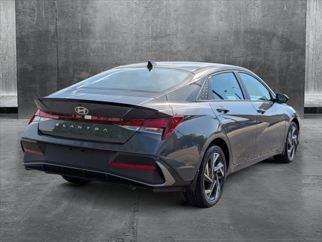 2025 Hyundai Elantra SEL Sport photo 2