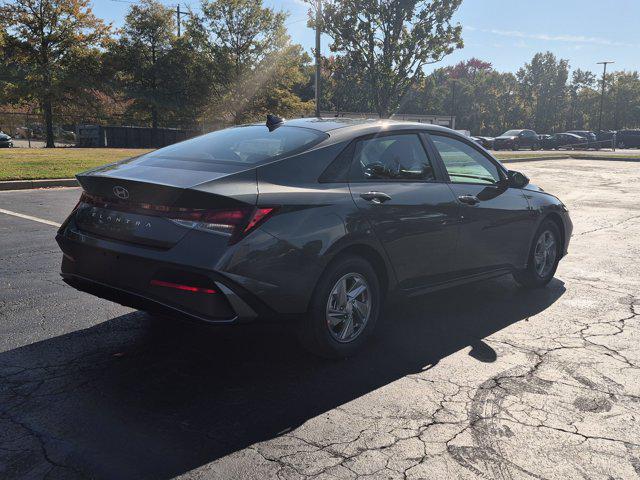 New 2026 Hyundai Elantra SE Sedan