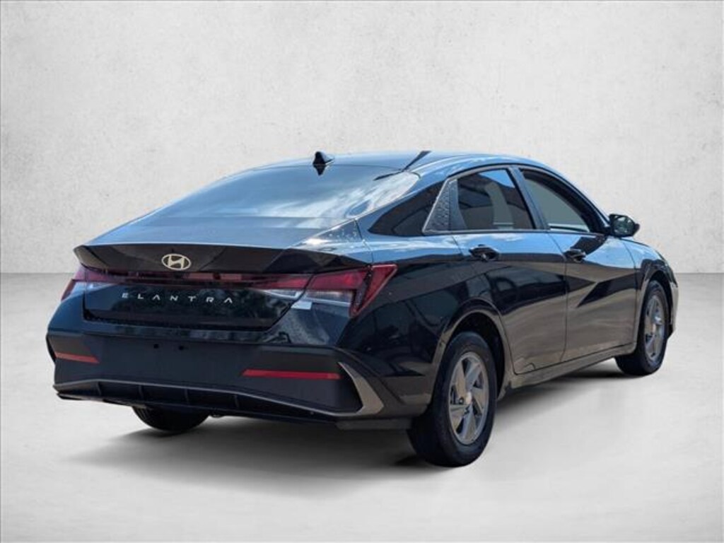 New 2026 Hyundai Elantra SE Sedan